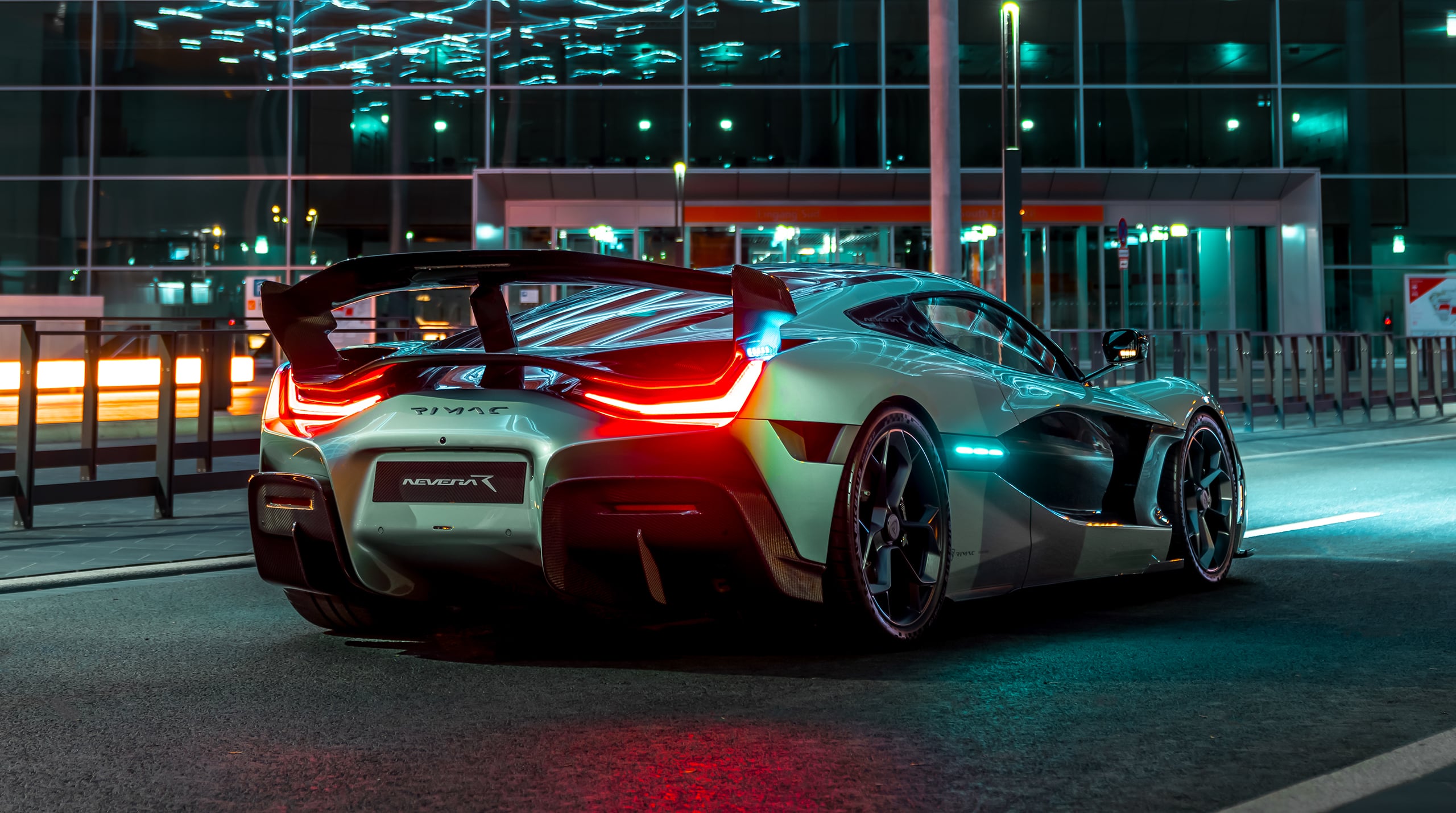 Detailaufnahme eines Fahrzeugs aus einer Automotive-Content-Produktion von vibin media